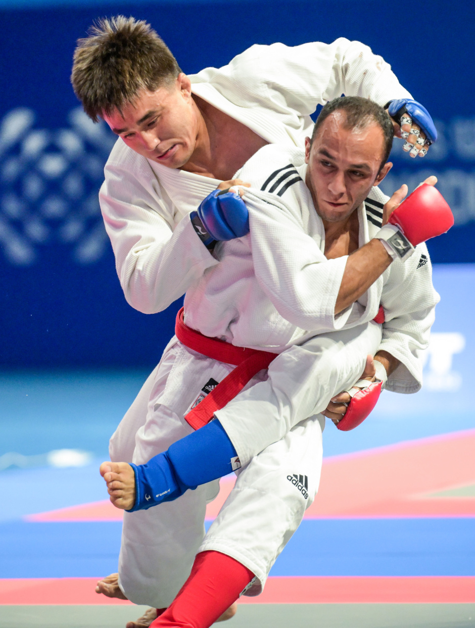 新华社记者, ayjAq