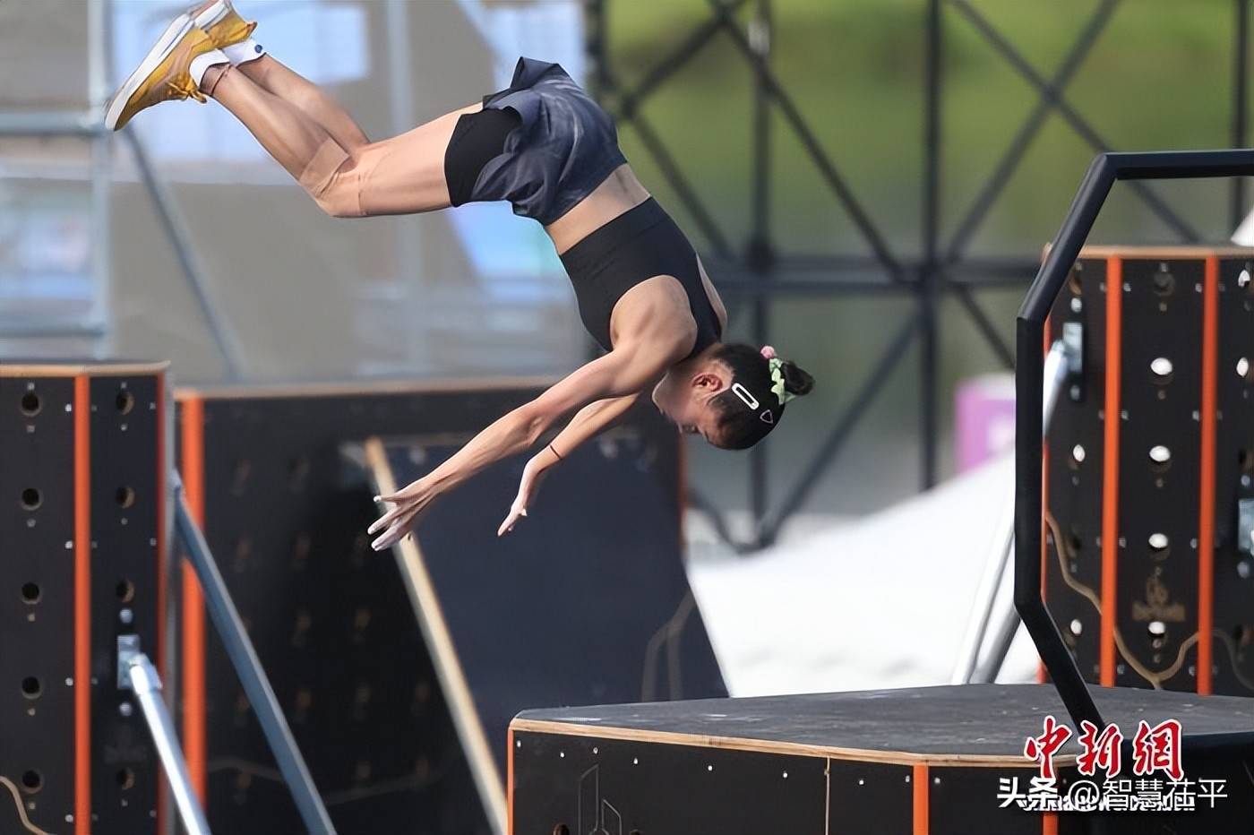 块块奖牌, 赛完全不同, style