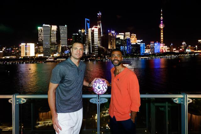 随着我效力, 维迪奇