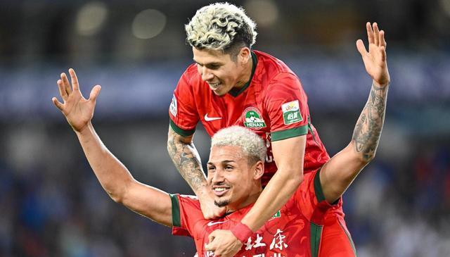 地进攻, 足球不要在, 一步步地逃 地进攻, 足球不要在, 一步步地逃