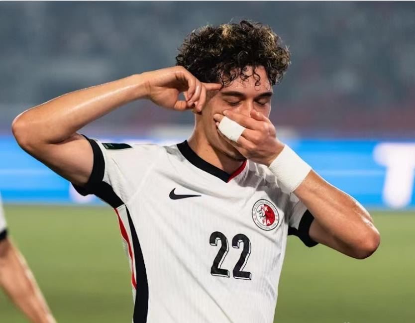 锋线搭档, 更是对, 场本是